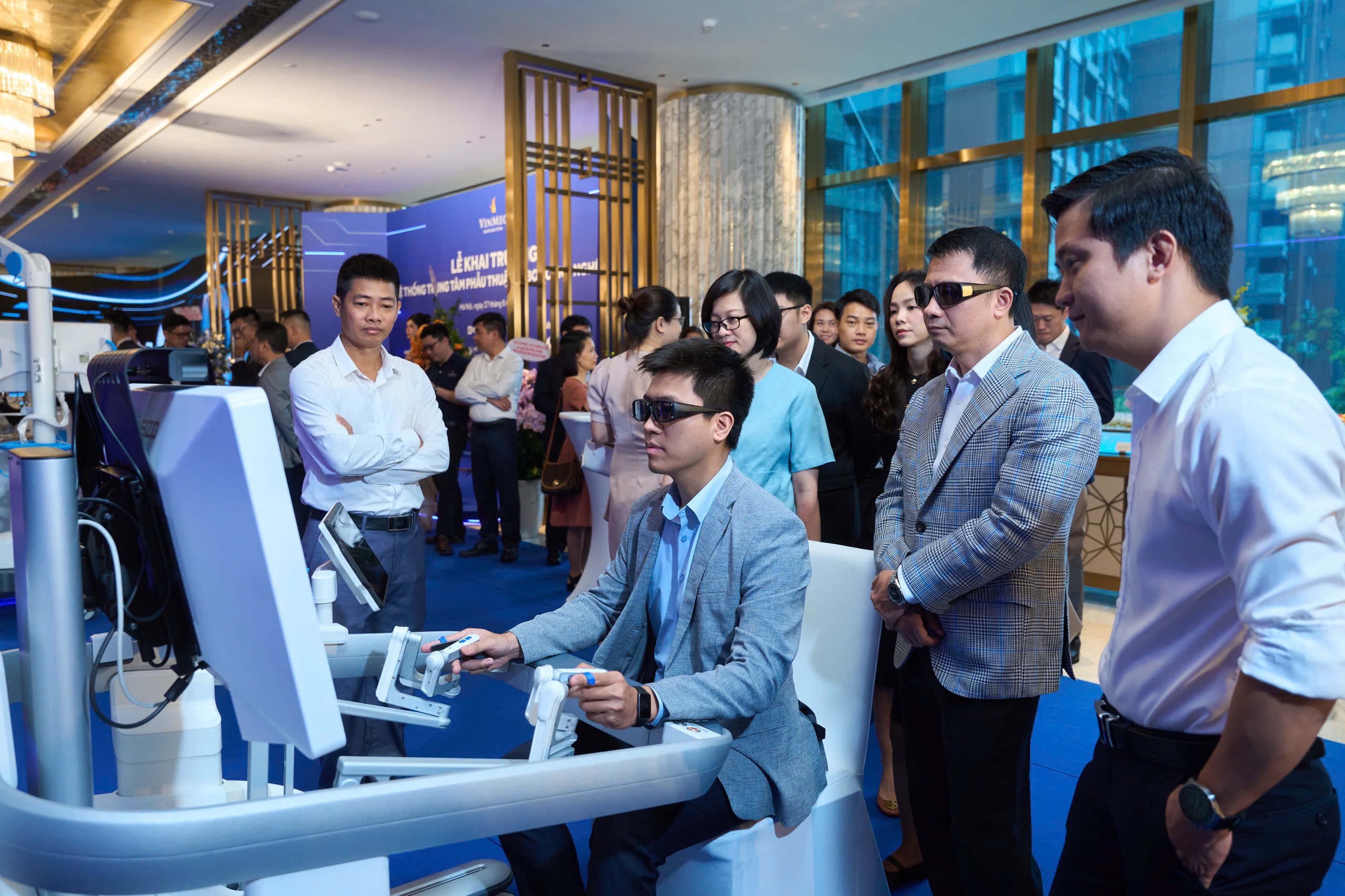 Attendees trying a robotic surgery console at the launch of Vinmec's High-Tech Robotic Surgery Center Network