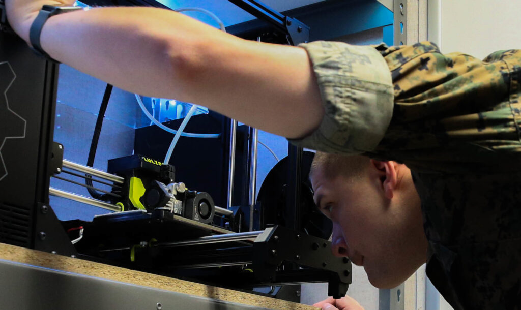 US Top General Says 3D Printers Should Join Guns on Battlefield to Speed Up Repairs