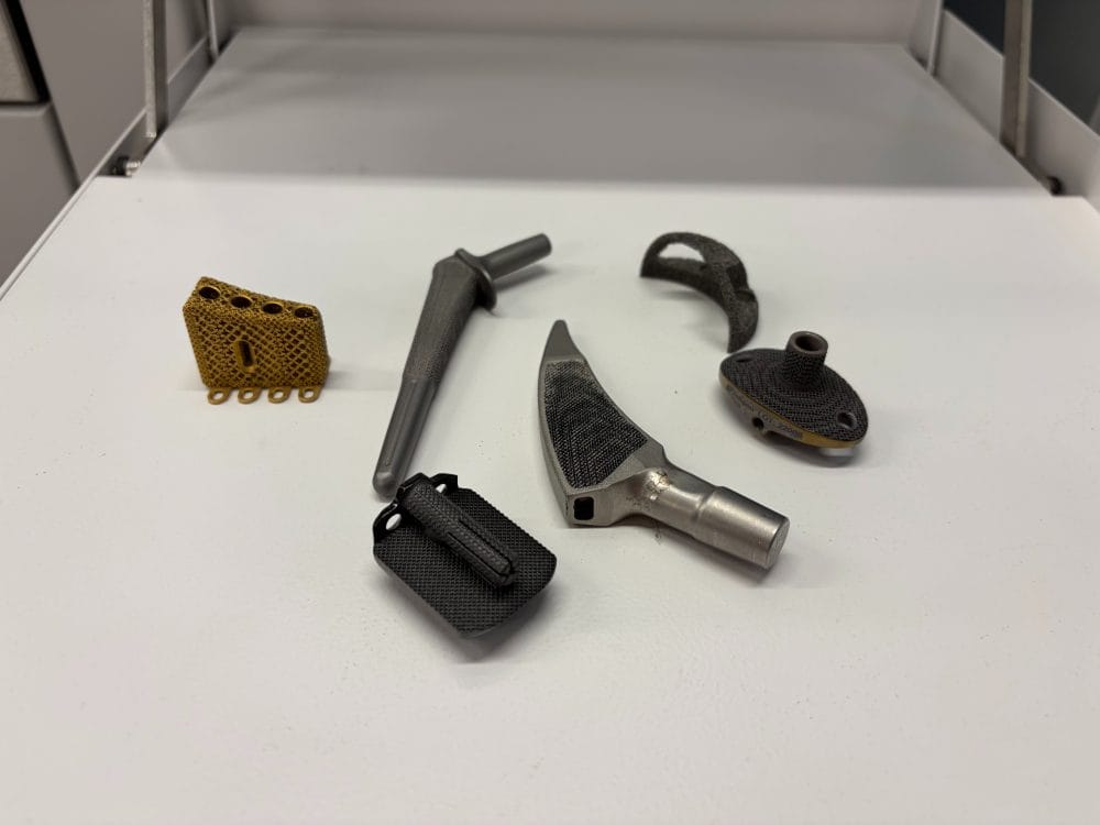 Czech Scientists Test 3D-Printed Titanium Implants That Release Drugs Inside the Body