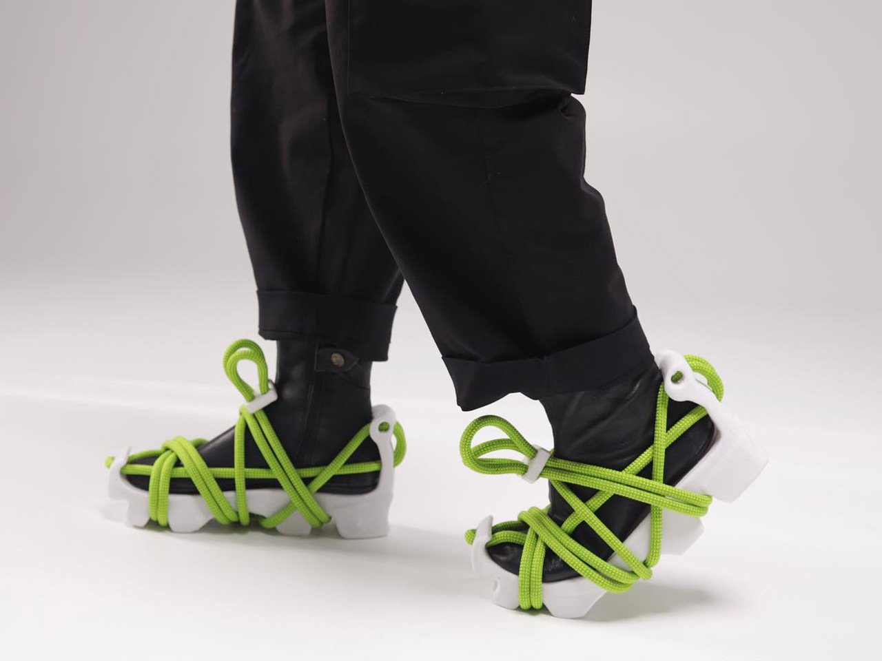 Designer cria tênis modulares com solas impressas em 3D e cadarços de corda de escalada