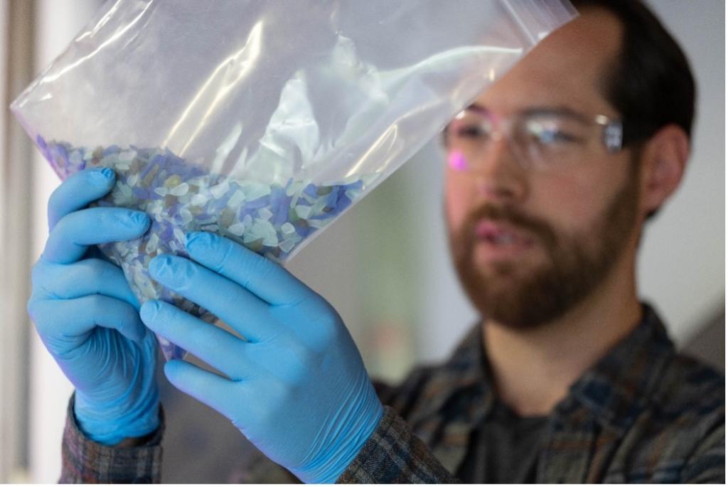 ORNL and Vitriform3D Turn Discarded Glass Bottles Into 3D Printed Building Materials