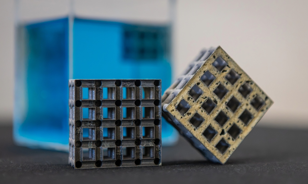 Cross sections of a titanium lattice cube empty and foam-filled
