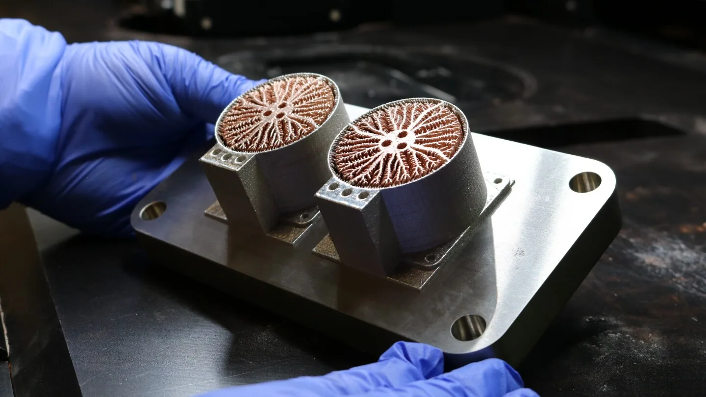 Model metal parts printed from different alloys
